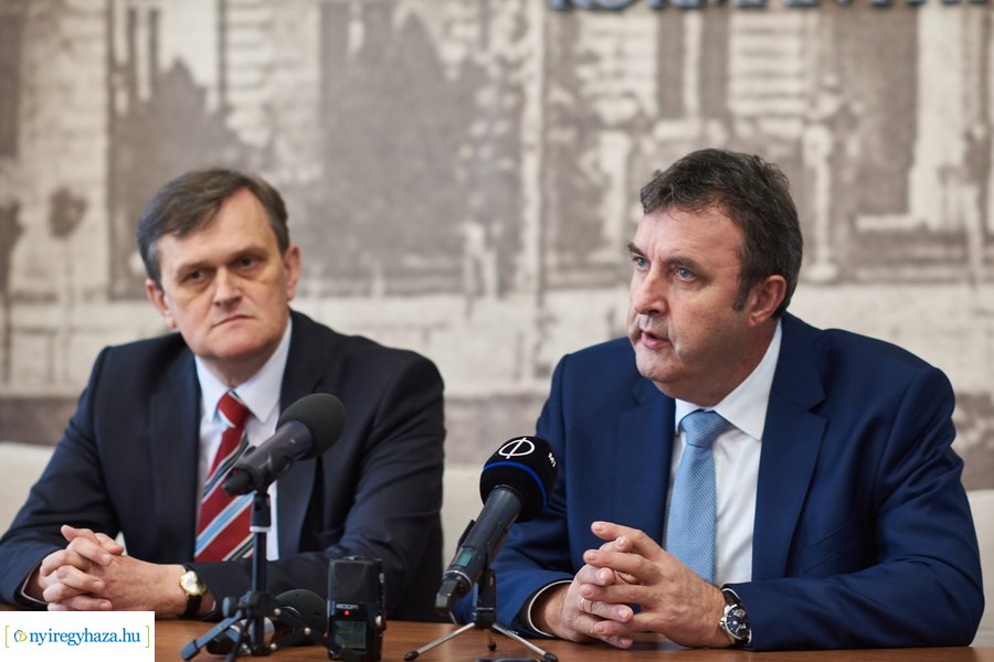 Sajtótájékoztató az iparfejlesztésről