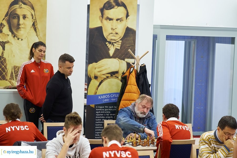 Sakkverseny a Színdbádban