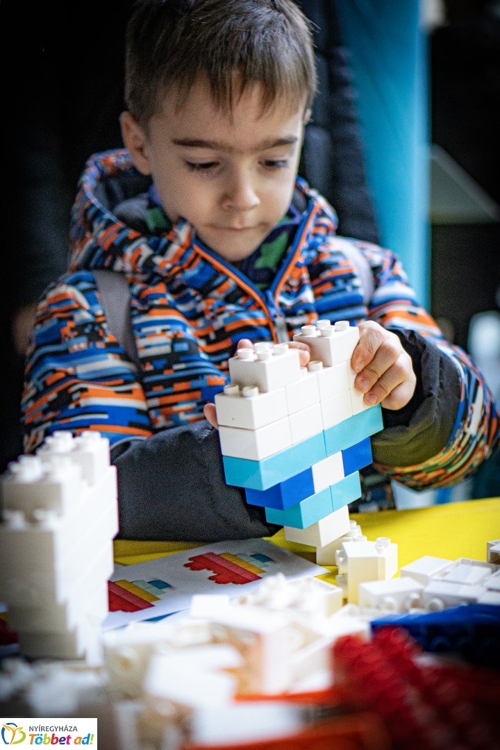 Sarkvidéki karácsony a LEGO gyárral a Nyíregyházi Állatparkban