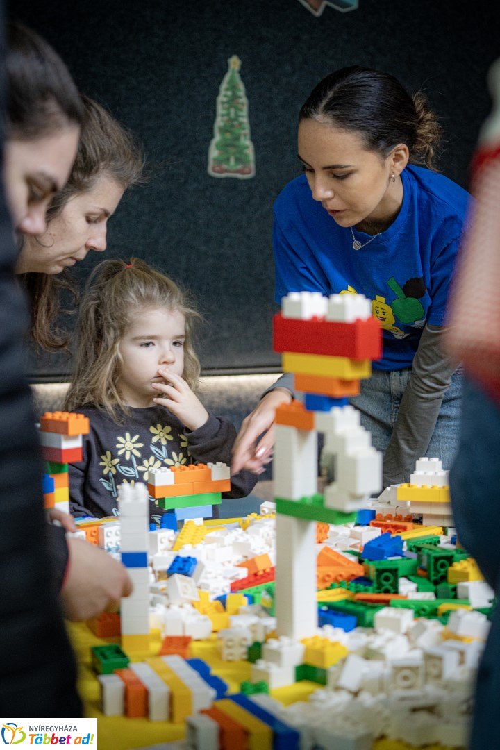 Sarkvidéki karácsony a LEGO gyárral a Nyíregyházi Állatparkban
