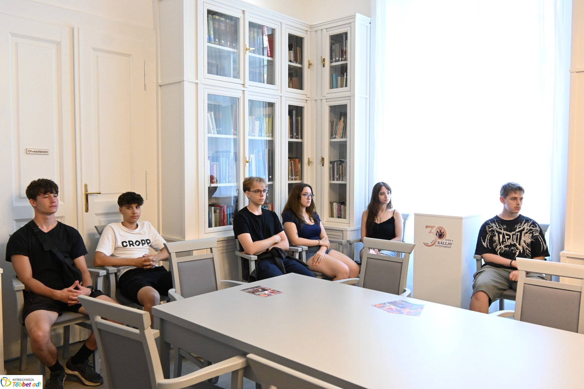 Sávolt Karolina és a Zema porcelán ékszereinek közös kiállításáról tájékozódtak a sajtó munkatársai