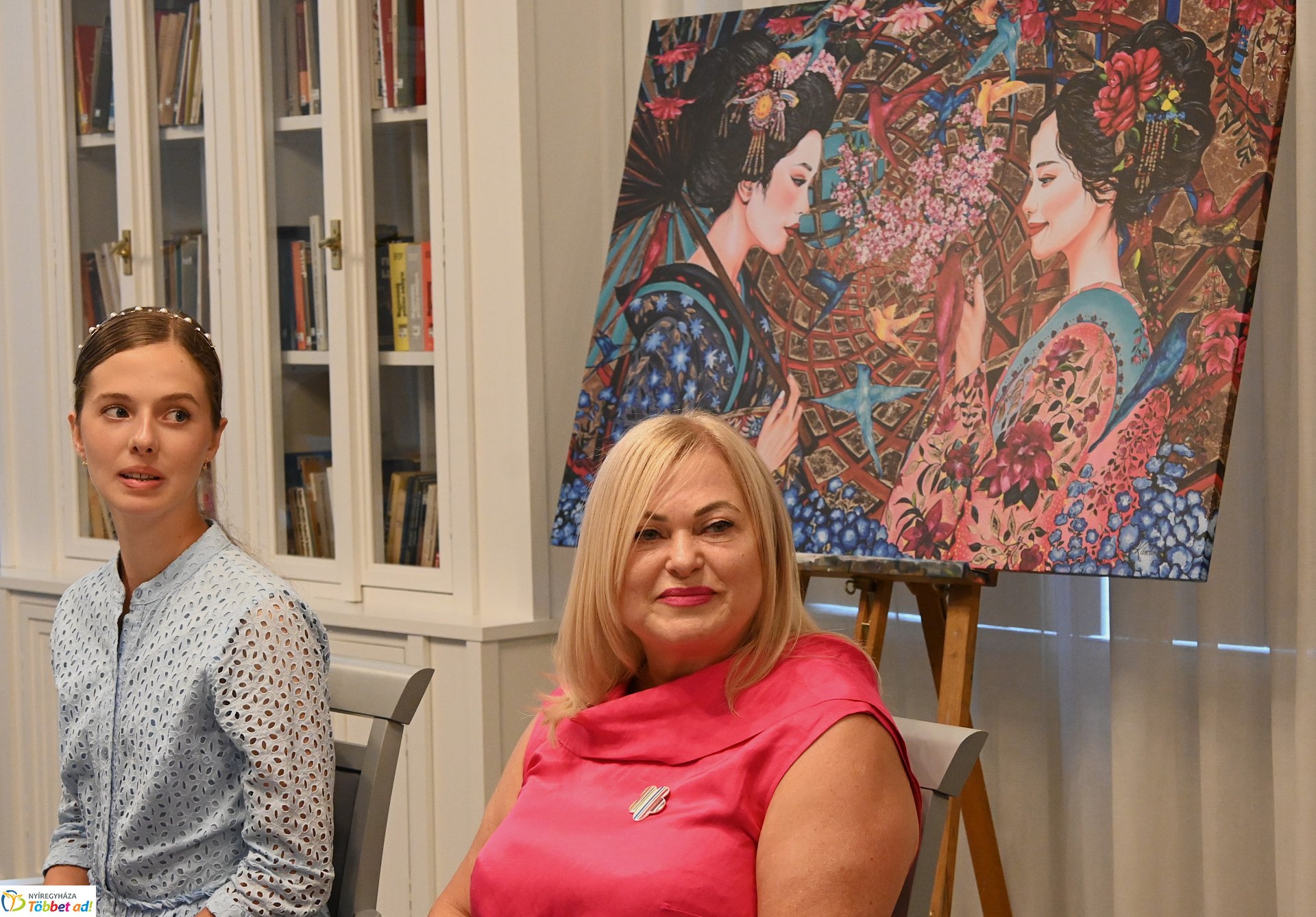 Sávolt Karolina és a Zema porcelán ékszereinek közös kiállításáról tájékozódtak a sajtó munkatársai