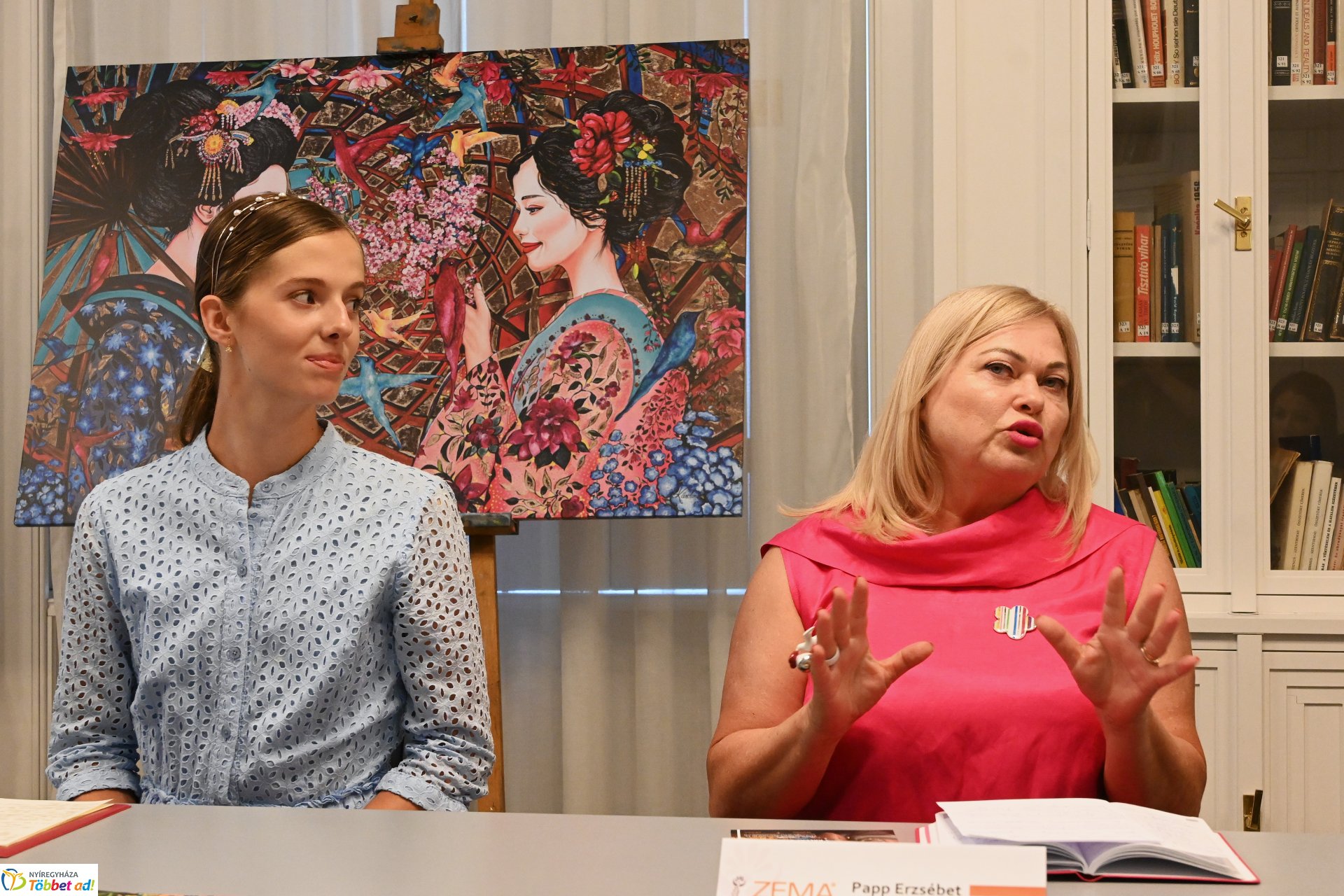 Sávolt Karolina és a Zema porcelán ékszereinek közös kiállításáról tájékozódtak a sajtó munkatársai