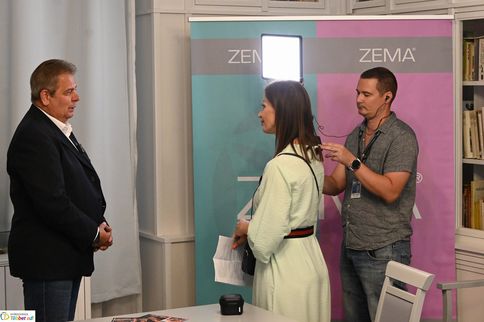 Sávolt Karolina és a Zema porcelán ékszereinek közös kiállításáról tájékozódtak a sajtó munkatársai