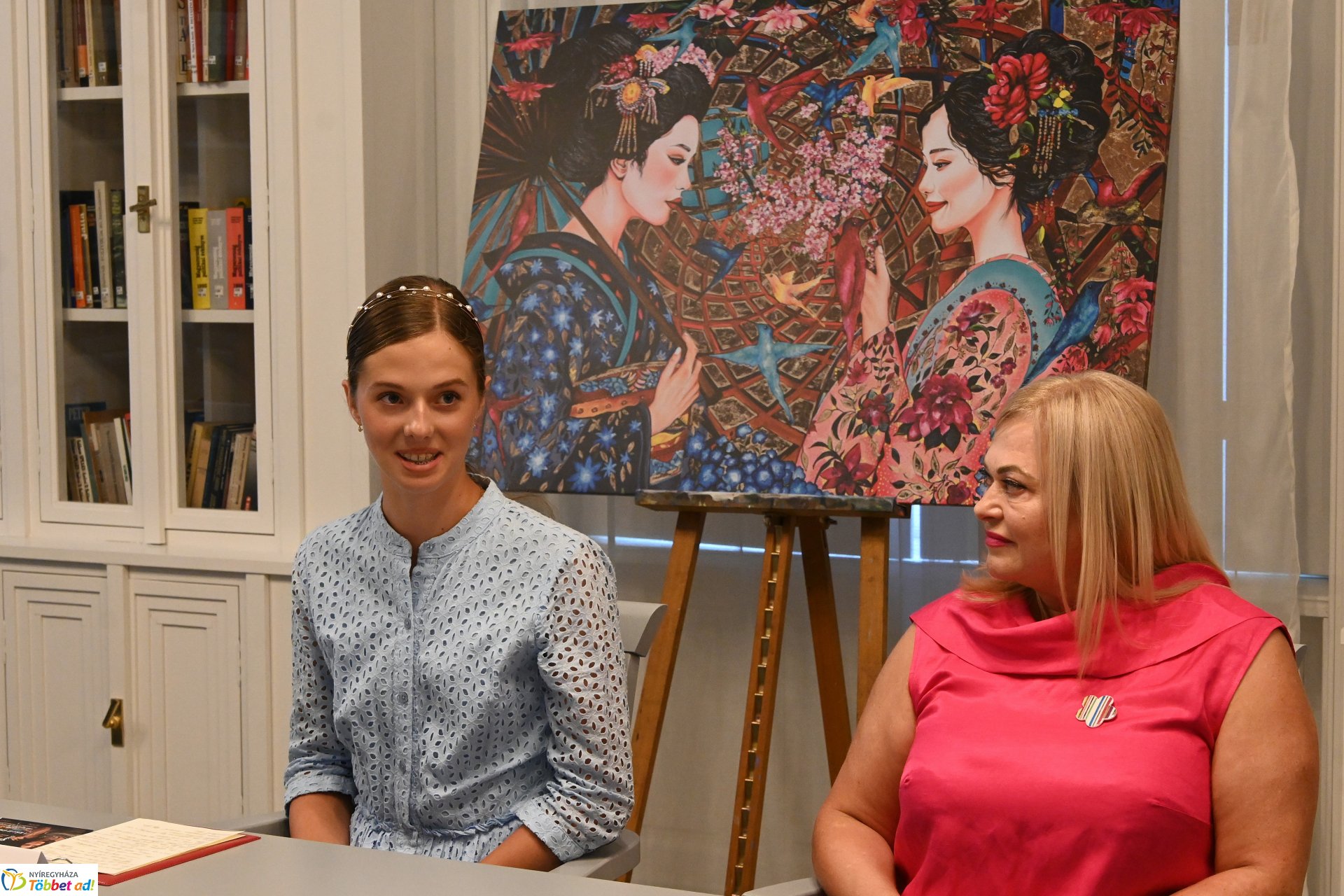 Sávolt Karolina és a Zema porcelán ékszereinek közös kiállításáról tájékozódtak a sajtó munkatársai