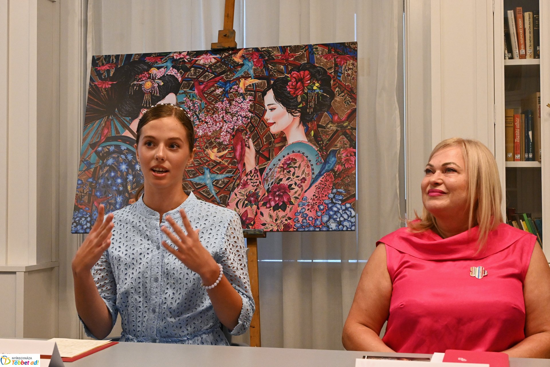 Sávolt Karolina és a Zema porcelán ékszereinek közös kiállításáról tájékozódtak a sajtó munkatársai