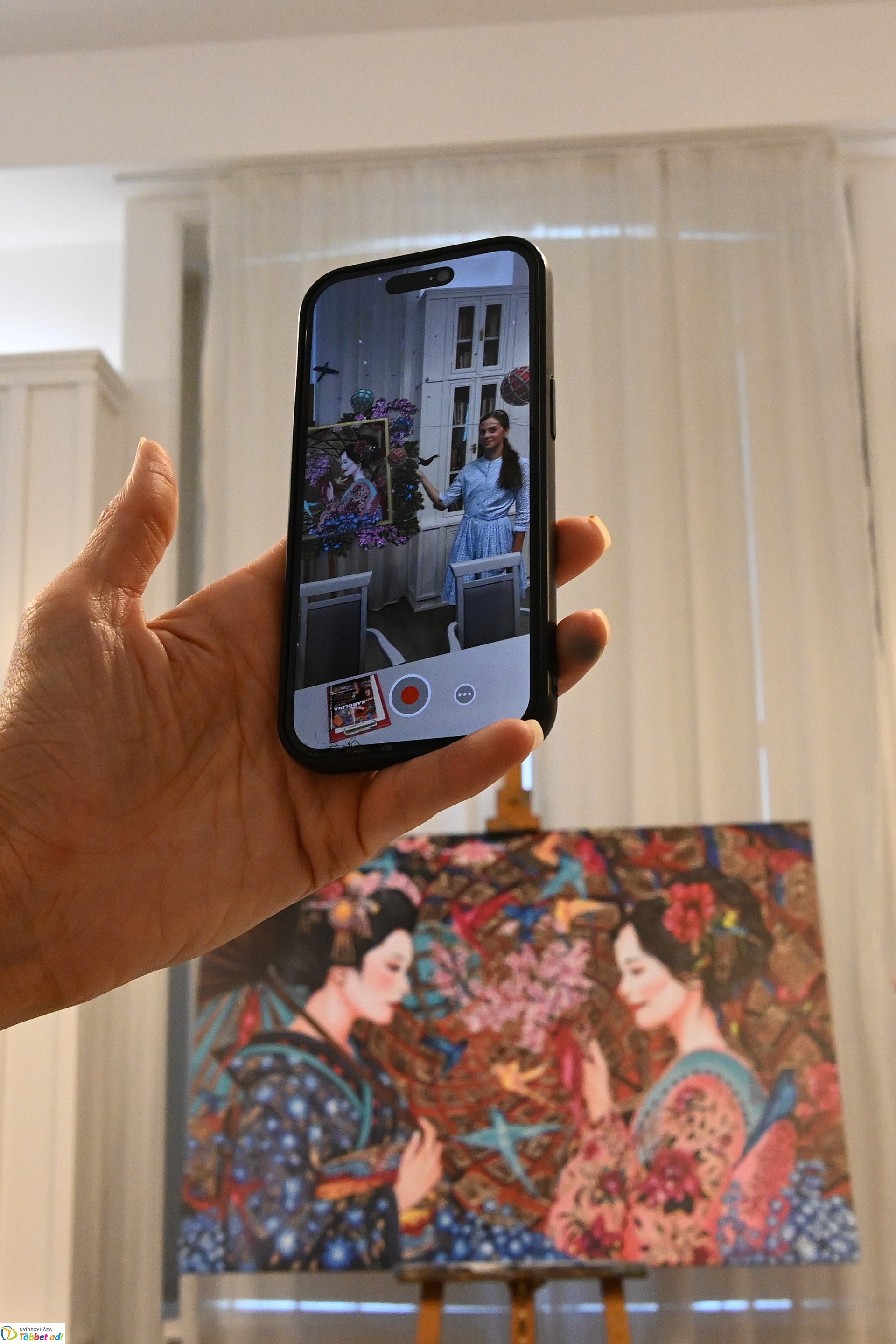 Sávolt Karolina és a Zema porcelán ékszereinek közös kiállításáról tájékozódtak a sajtó munkatársai