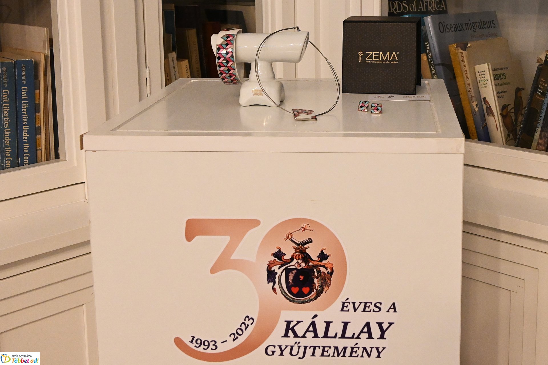 Sávolt Karolina és a Zema porcelán ékszereinek közös kiállításáról tájékozódtak a sajtó munkatársai