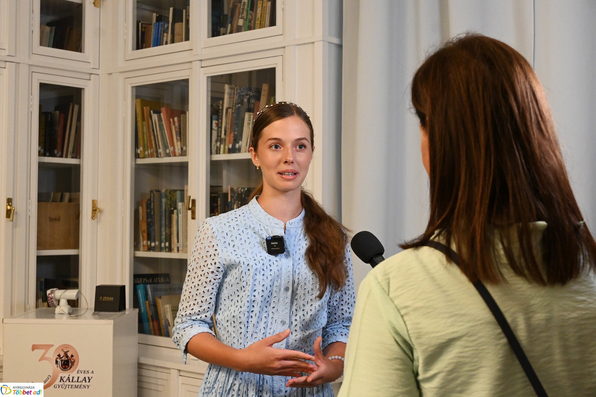 Sávolt Karolina és a Zema porcelán ékszereinek közös kiállításáról tájékozódtak a sajtó munkatársai