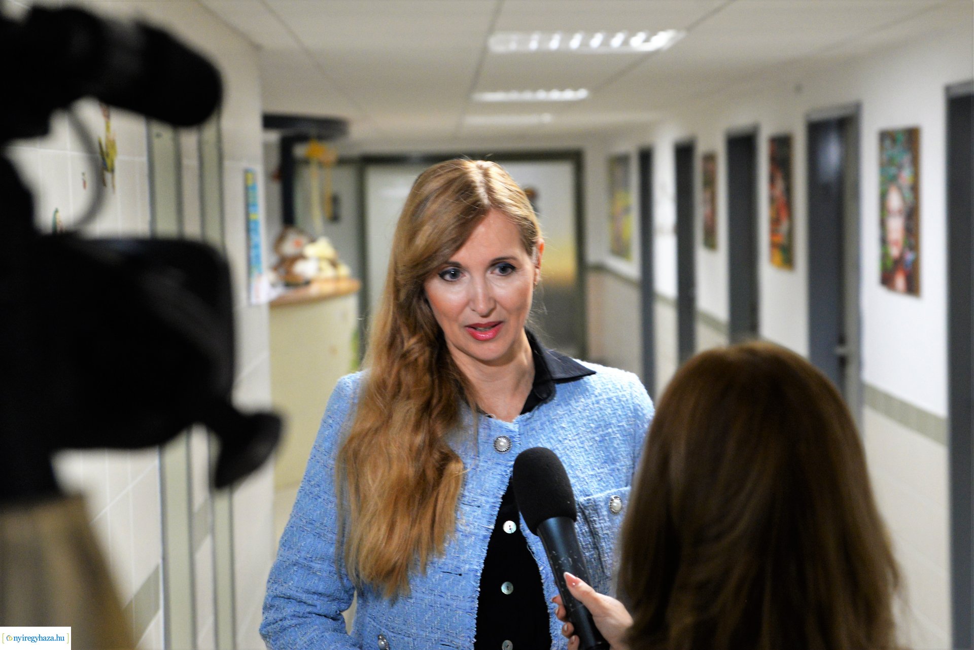 Sávolt Karolina festményei a Fül-Orr-Gégészeti Osztályon