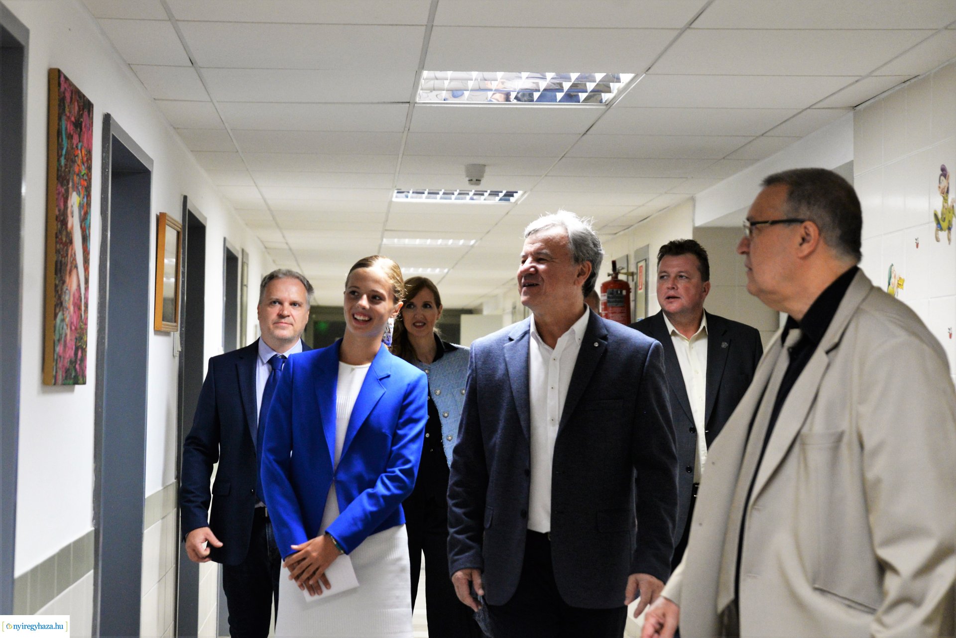 Sávolt Karolina festményei a Fül-Orr-Gégészeti Osztályon