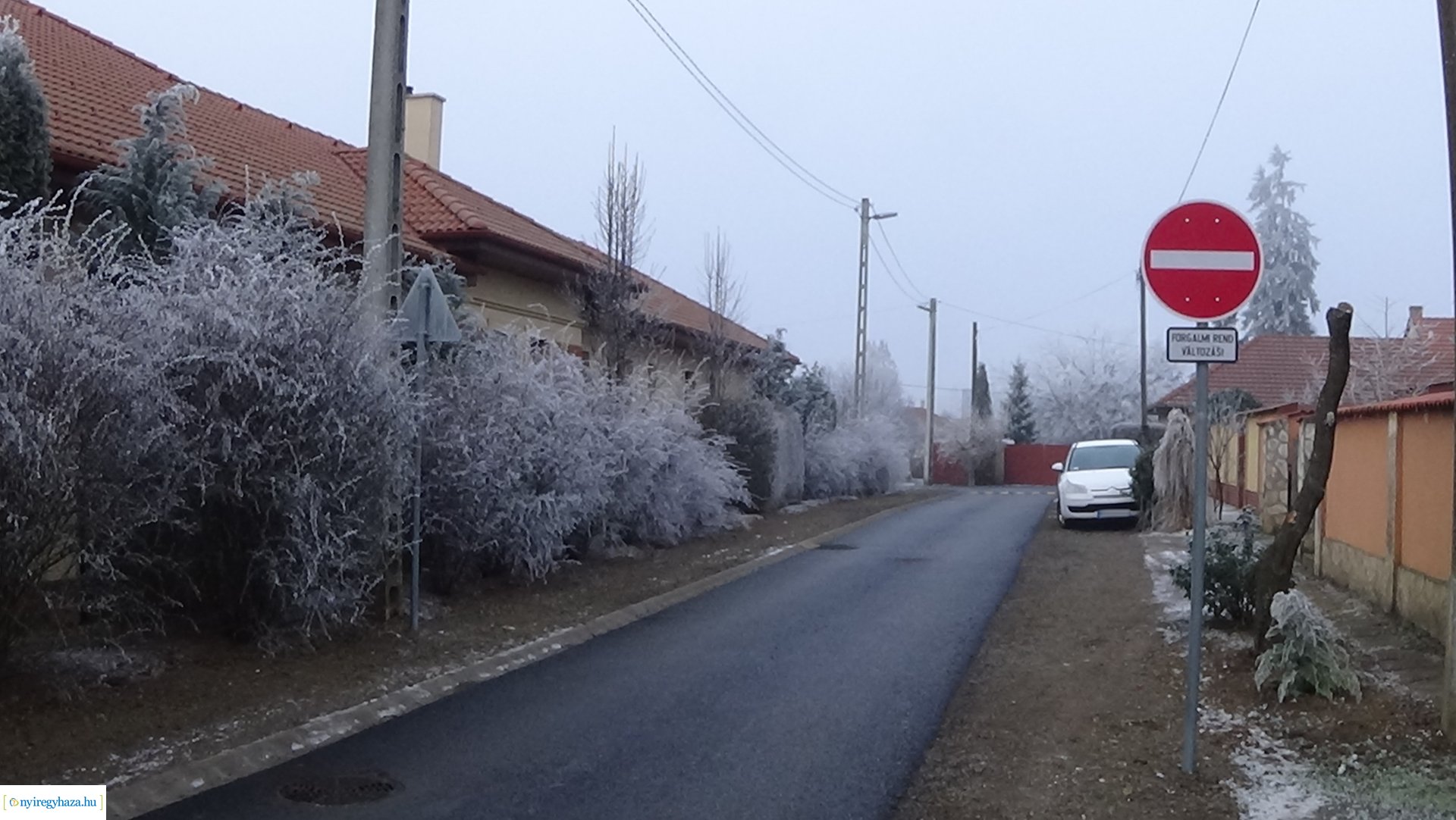 Sebességlassító borda a Napsugár utcában