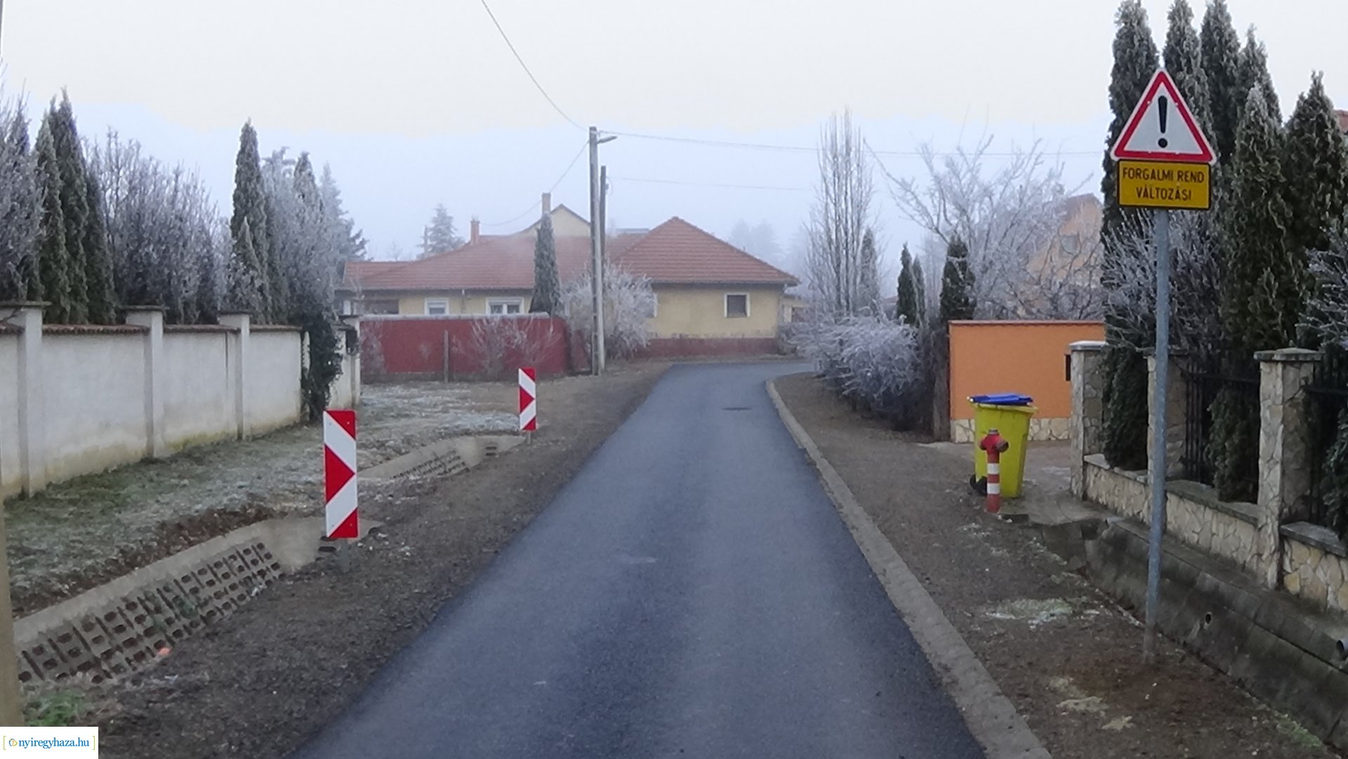 Sebességlassító borda a Napsugár utcában