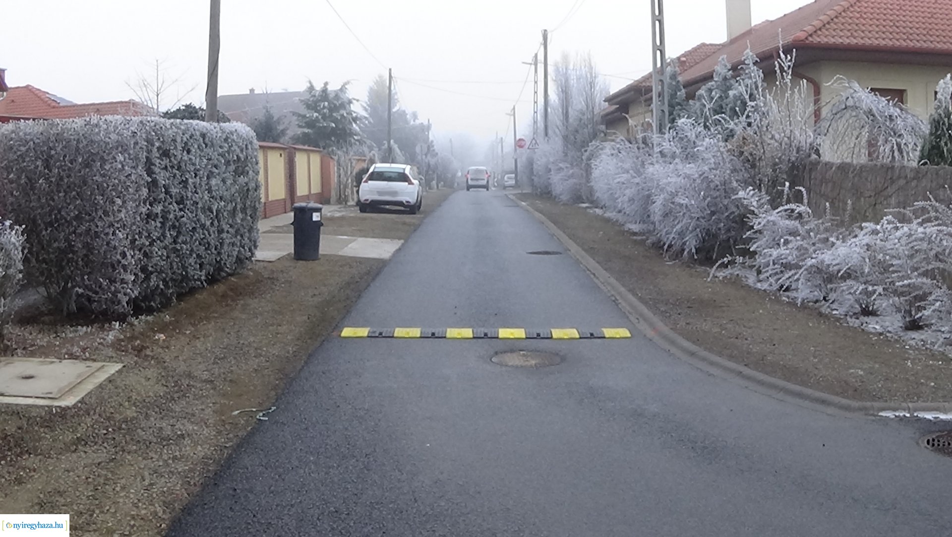 Sebességlassító borda a Napsugár utcában