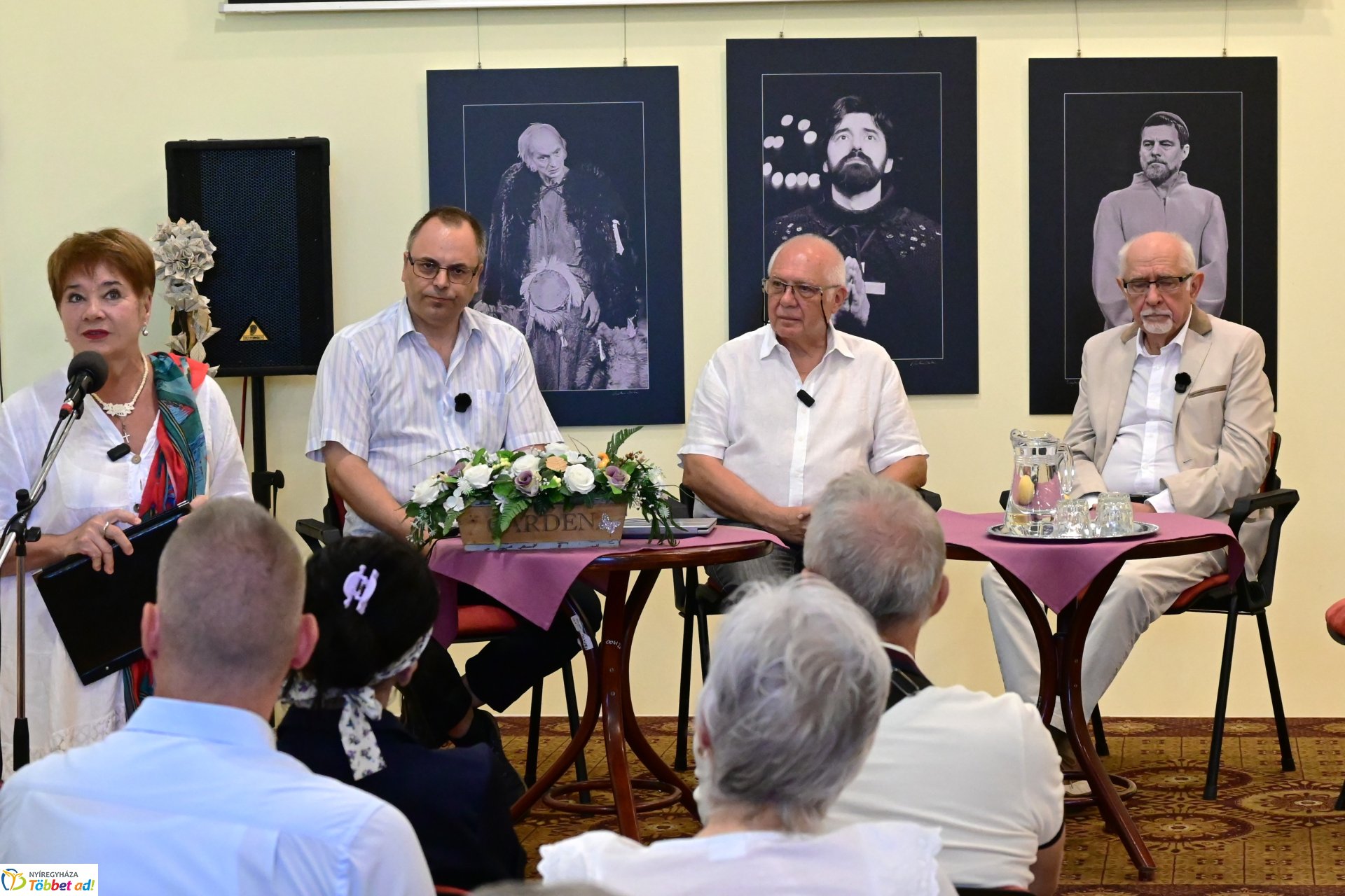 Segítsd a királyt! - Csutkai Csaba fotókiállítása a könyvtárban