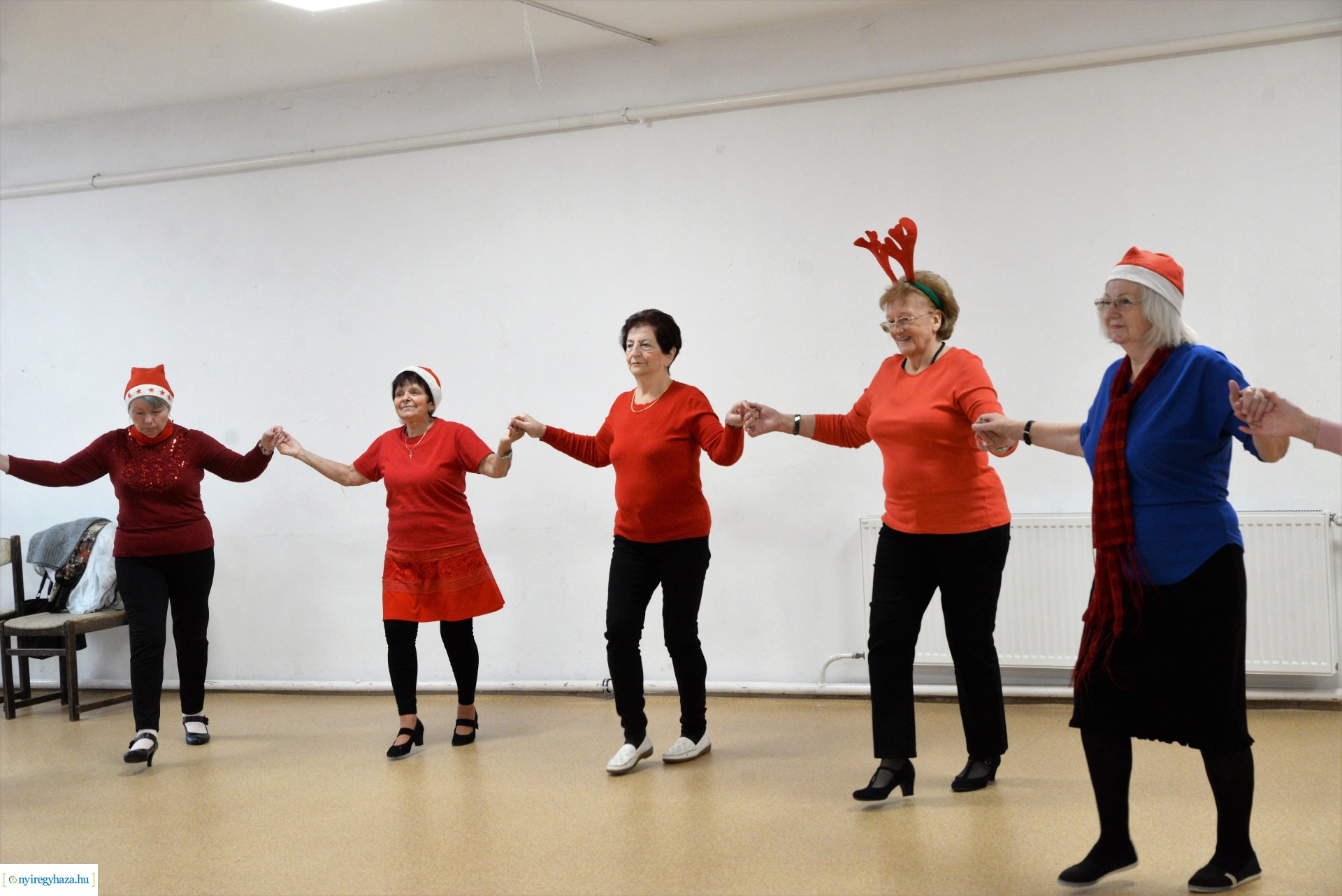 Senior örömtánc az Alvégesi Művelődési Házban