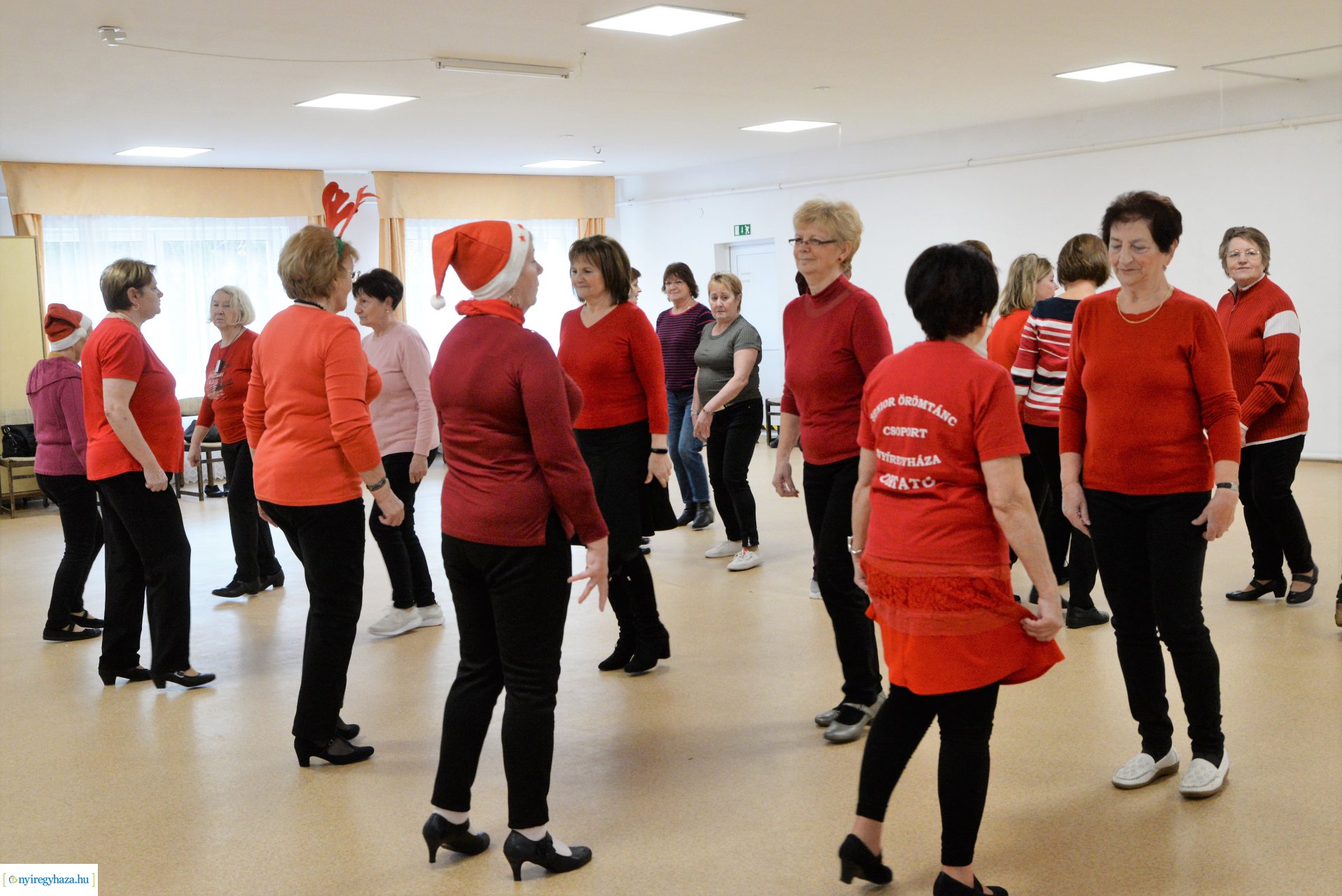 Senior örömtánc az Alvégesi Művelődési Házban