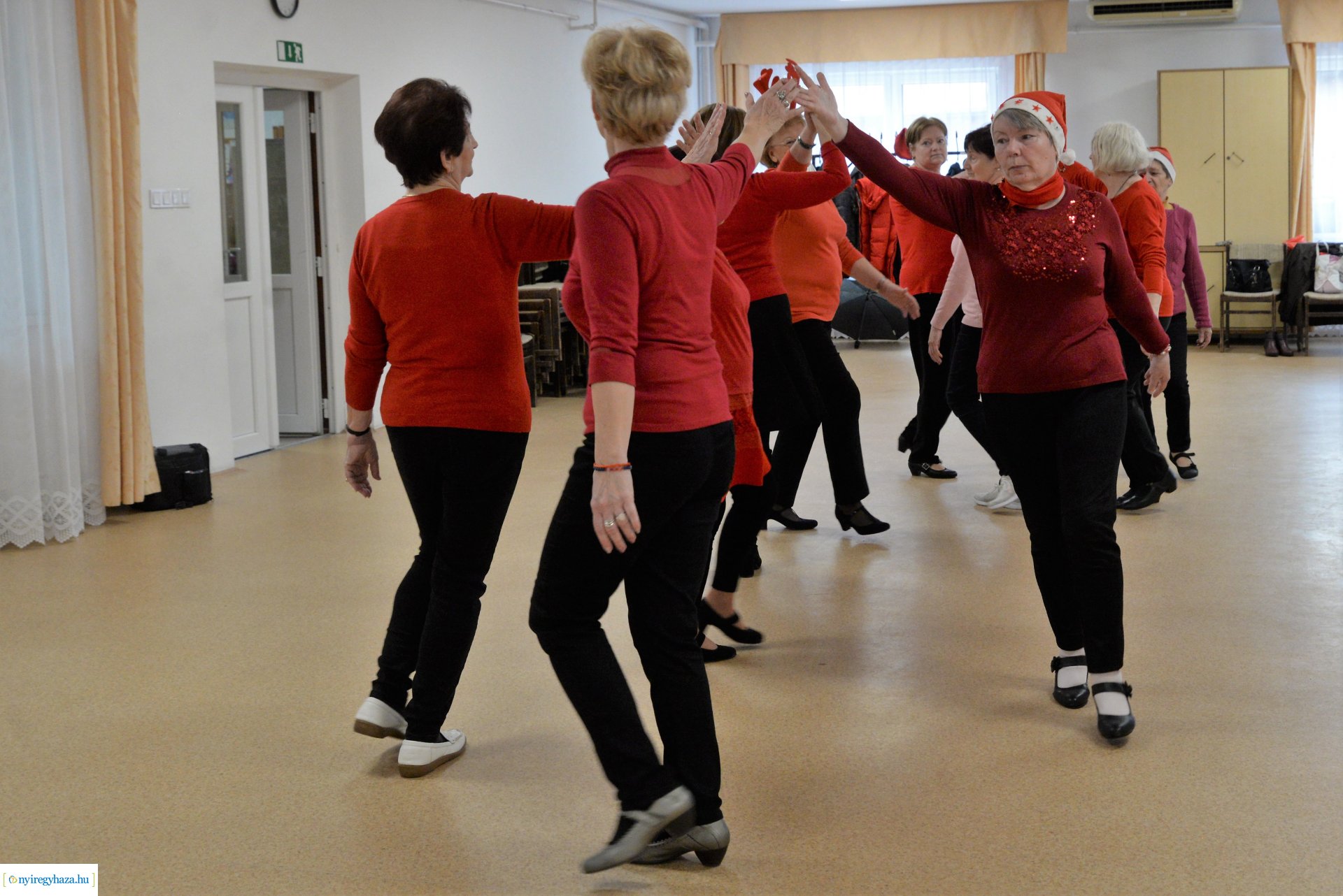 Senior örömtánc az Alvégesi Művelődési Házban