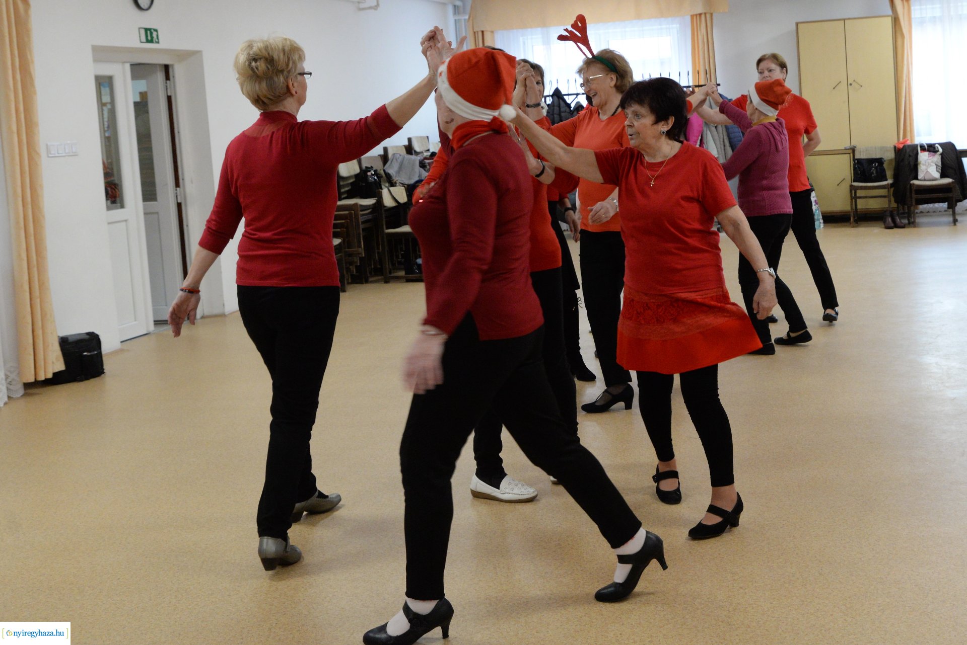 Senior örömtánc az Alvégesi Művelődési Házban