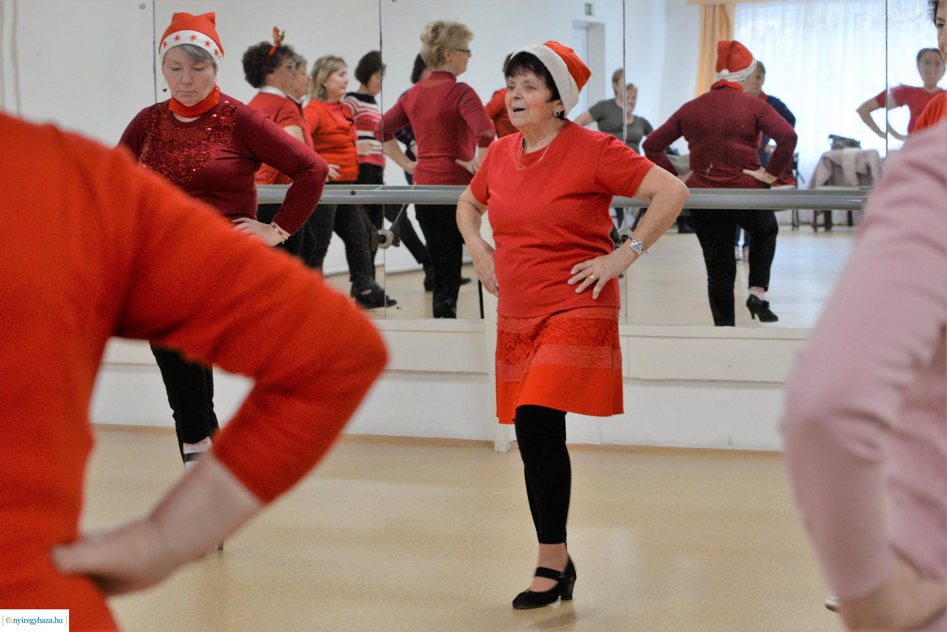 Senior örömtánc az Alvégesi Művelődési Házban