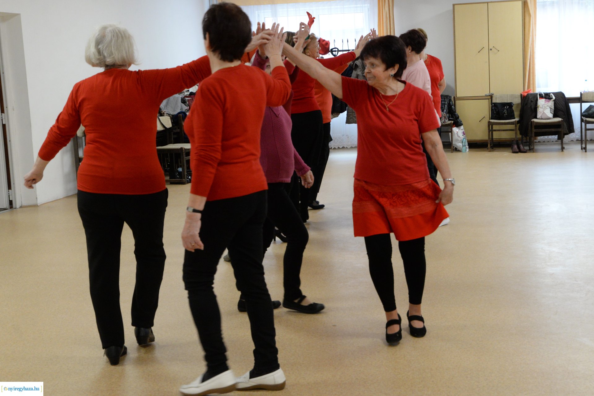 Senior örömtánc az Alvégesi Művelődési Házban