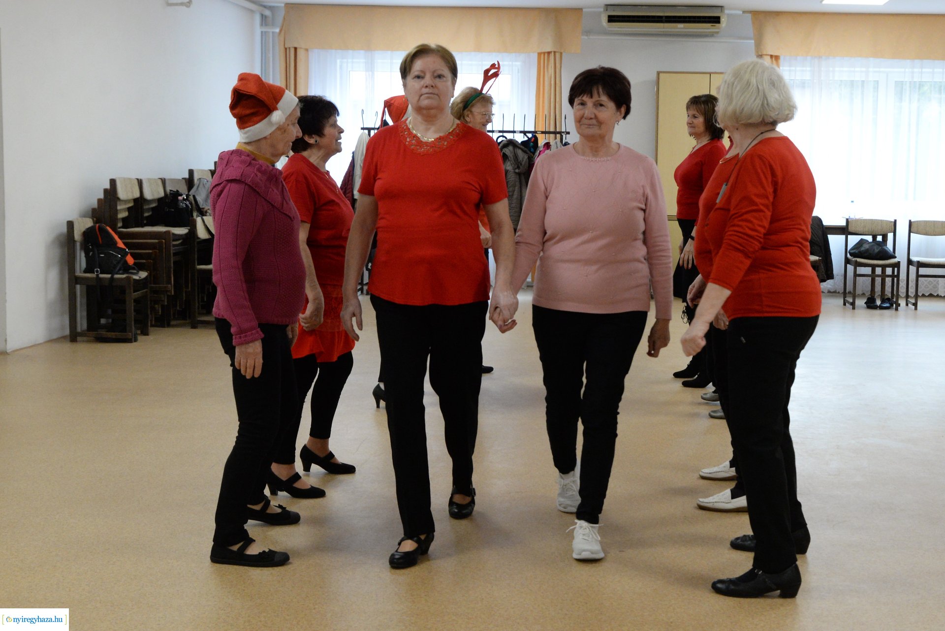Senior örömtánc az Alvégesi Művelődési Házban