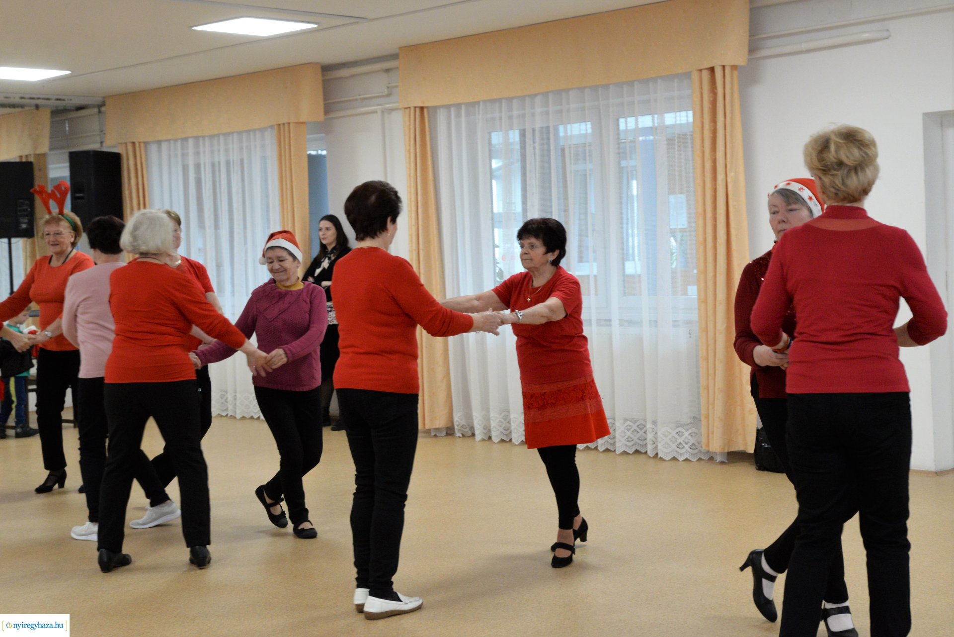 Senior örömtánc az Alvégesi Művelődési Házban