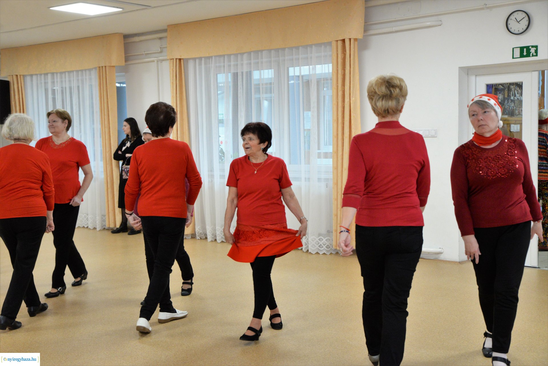 Senior örömtánc az Alvégesi Művelődési Házban