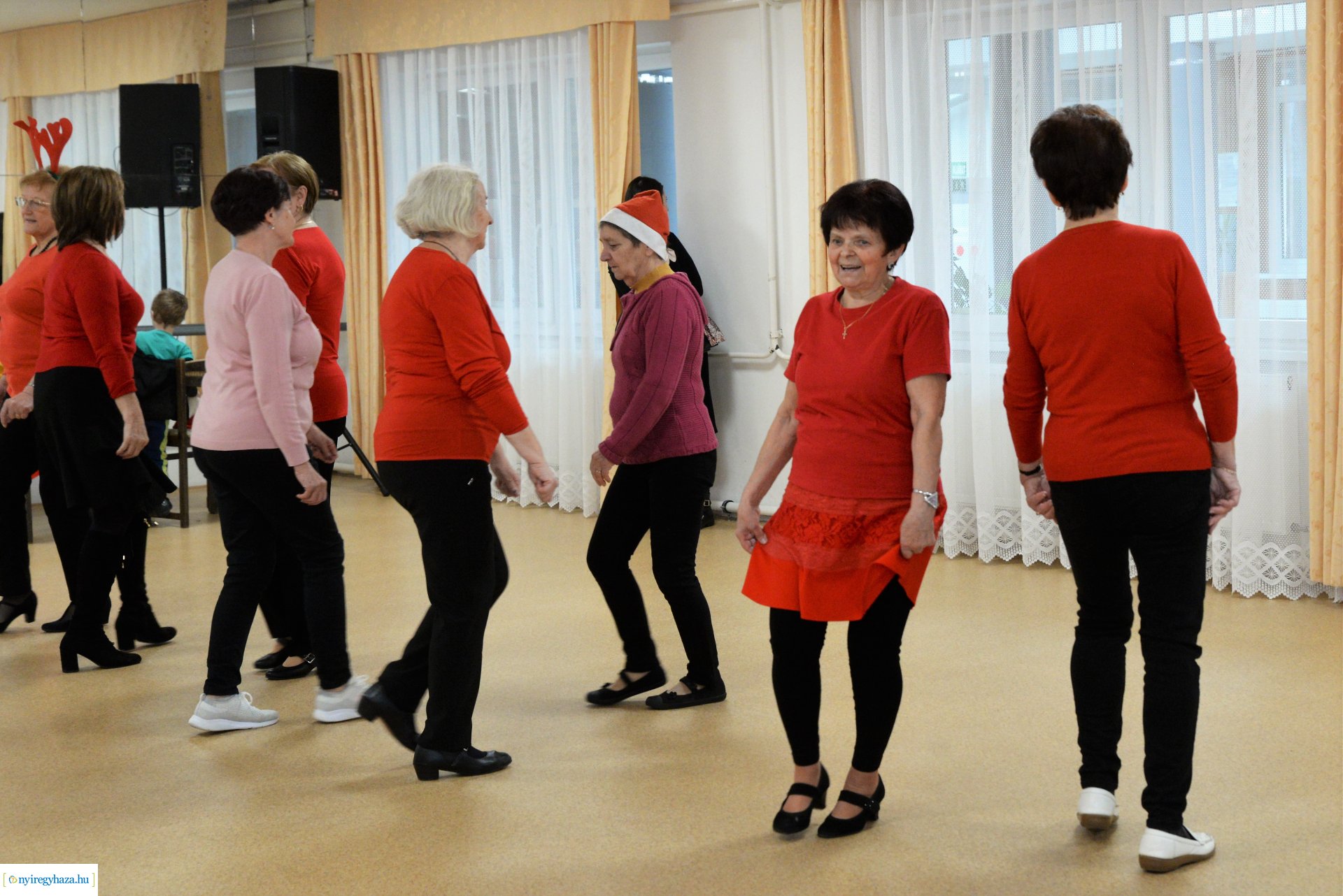Senior örömtánc az Alvégesi Művelődési Házban