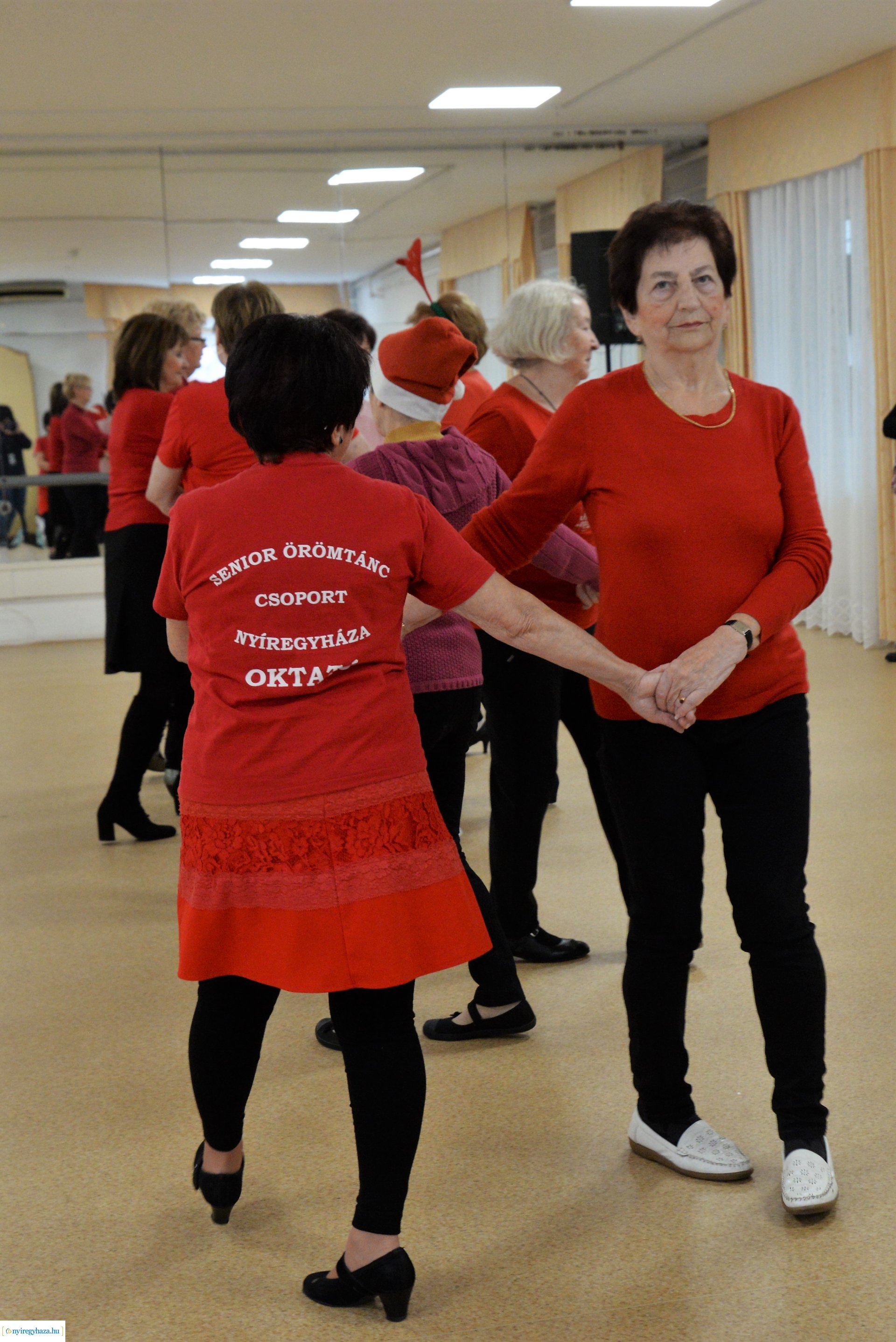 Senior örömtánc az Alvégesi Művelődési Házban