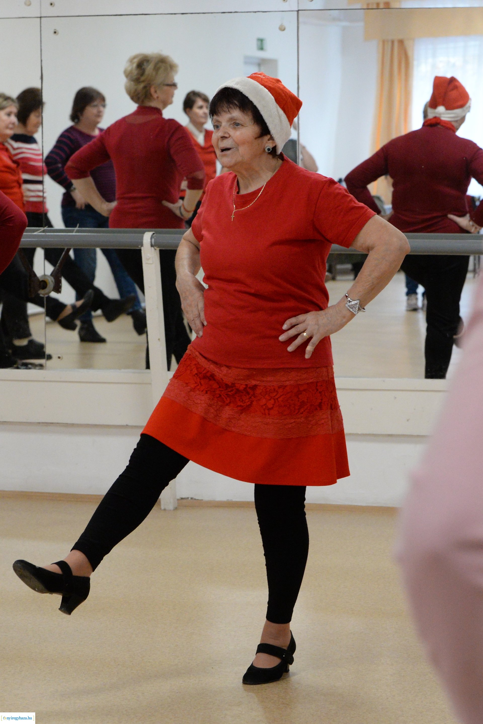 Senior örömtánc az Alvégesi Művelődési Házban
