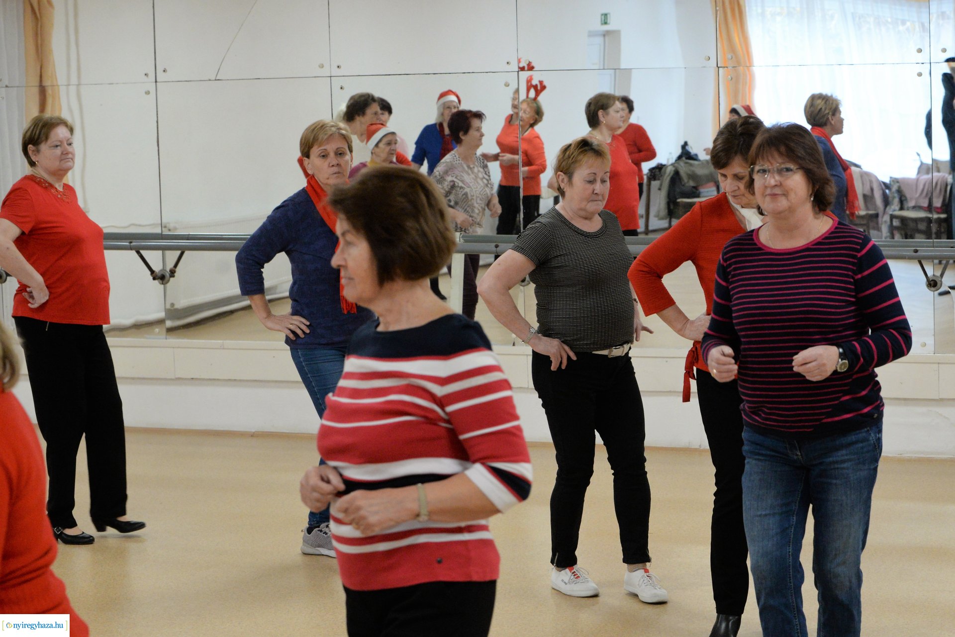 Senior örömtánc az Alvégesi Művelődési Házban