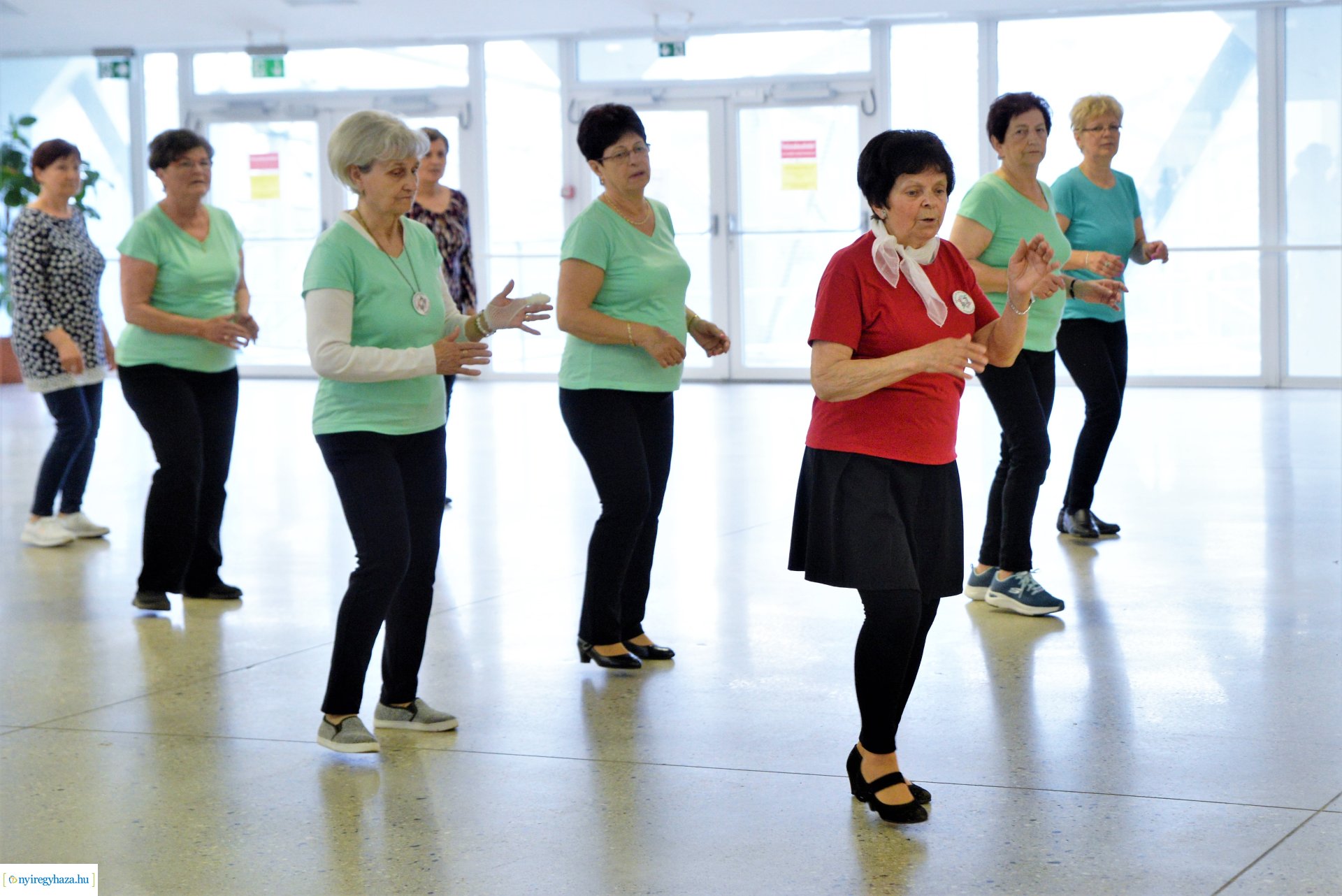 Senior örömtánc oktatás 2023