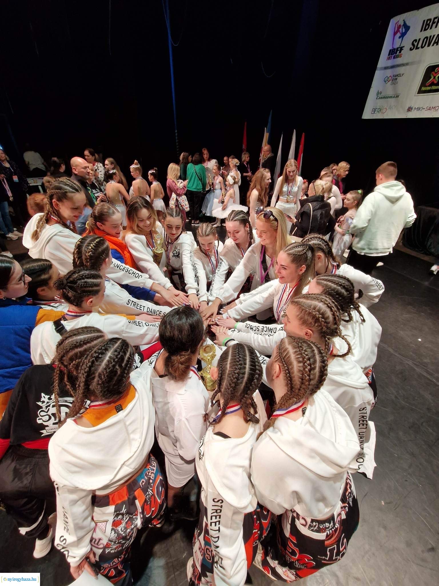 Sikerszériában a Street Dance School táncosai