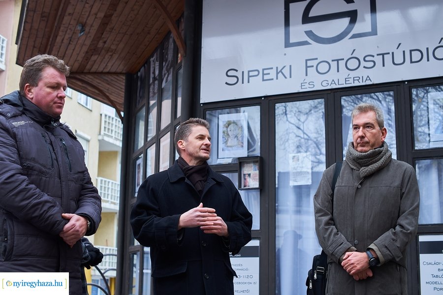 Sipos László kiállítása a Nyírfa téren