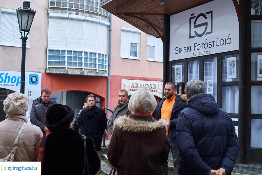 Sipos László kiállítása a Nyírfa téren