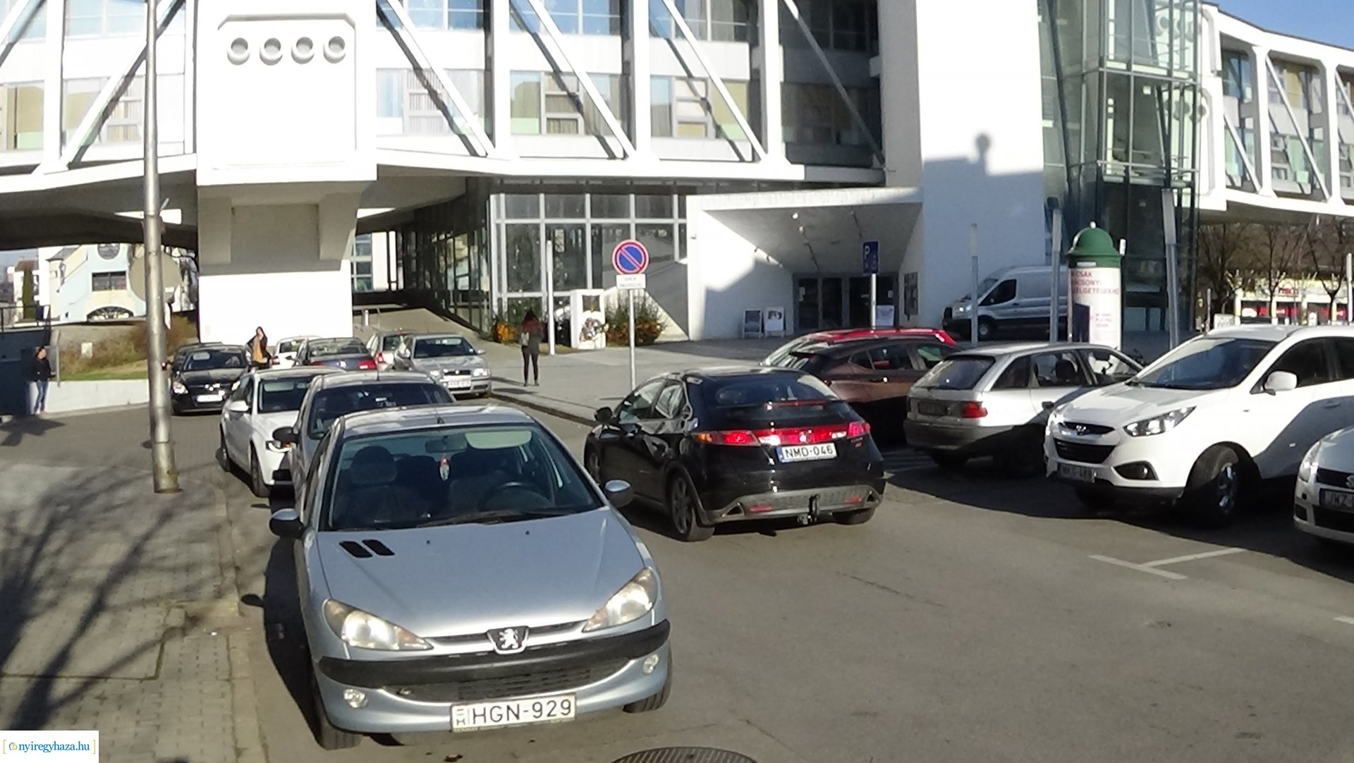 Sok a tilosban parkoló autó