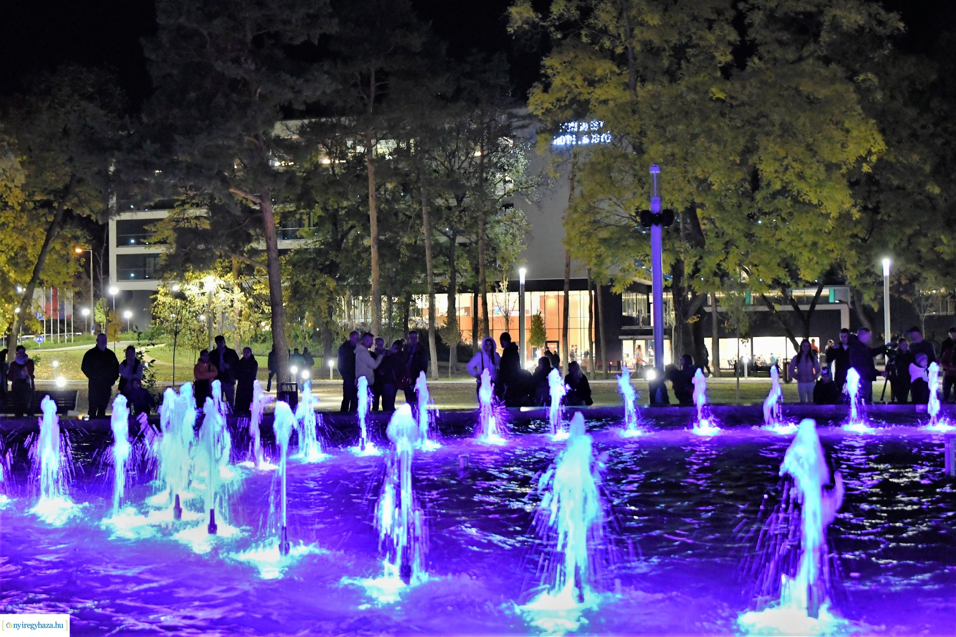 Sóstó új látványossága - elkészült a szökőkút