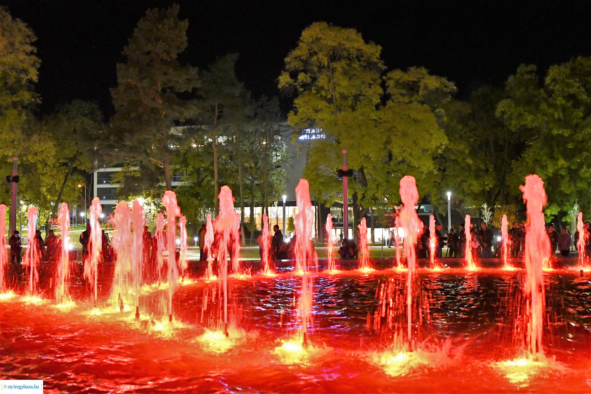 Sóstó új látványossága - elkészült a szökőkút