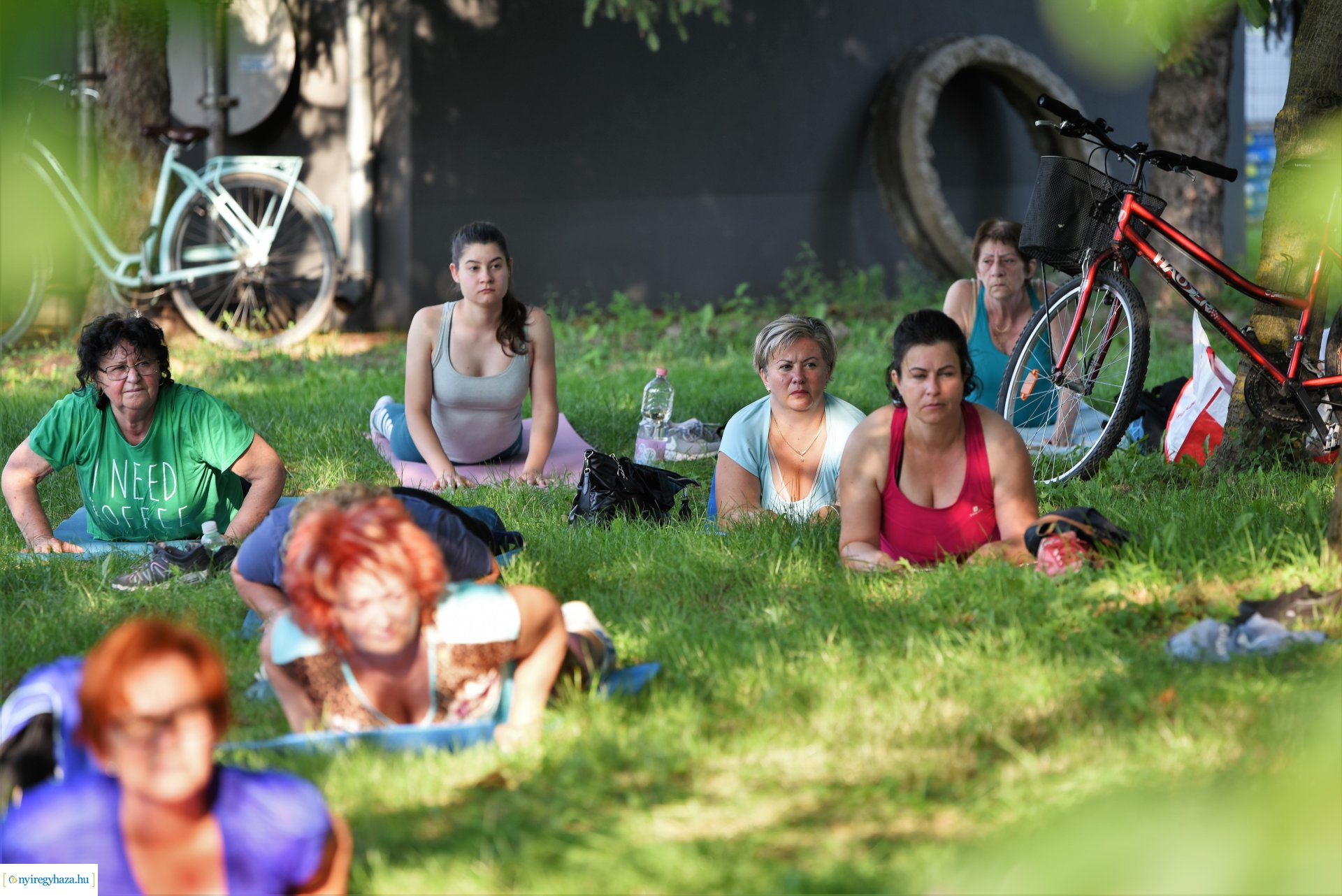 Sóstói fitt órák - ingyenes jóga a Csiha Kálmán utcai játszótéren