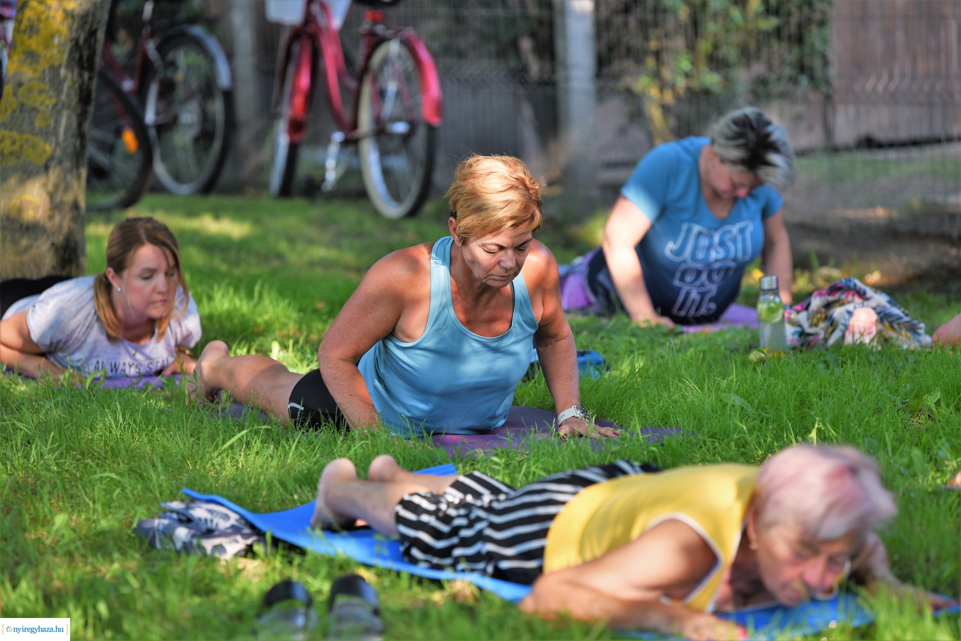 Sóstói fitt órák - ingyenes jóga a Csiha Kálmán utcai játszótéren