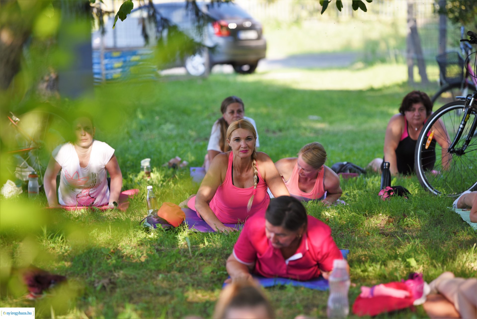 Sóstói fitt órák - ingyenes jóga a Csiha Kálmán utcai játszótéren