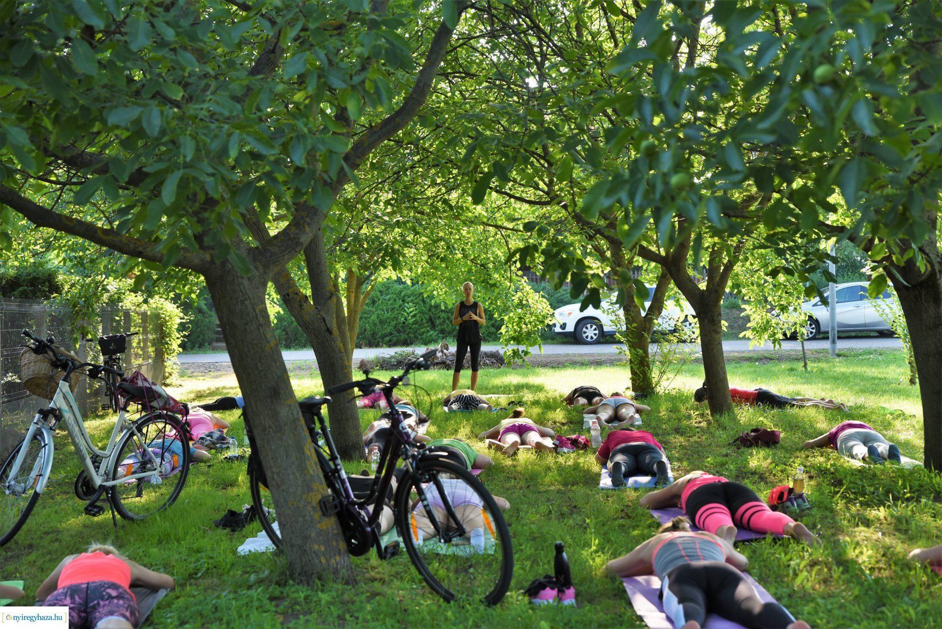 Sóstói fitt órák - ingyenes jóga a Csiha Kálmán utcai játszótéren