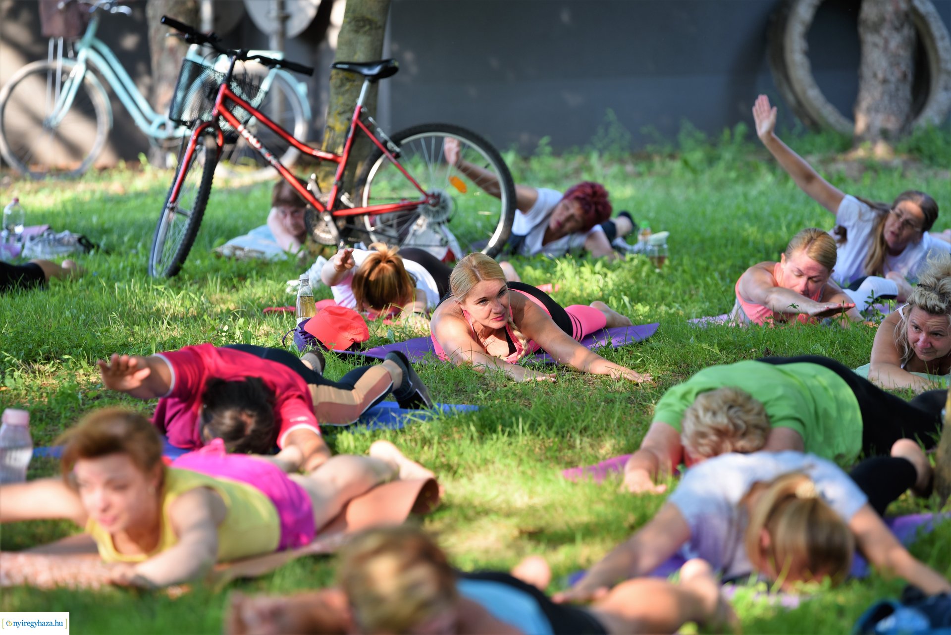 Sóstói fitt órák - ingyenes jóga a Csiha Kálmán utcai játszótéren