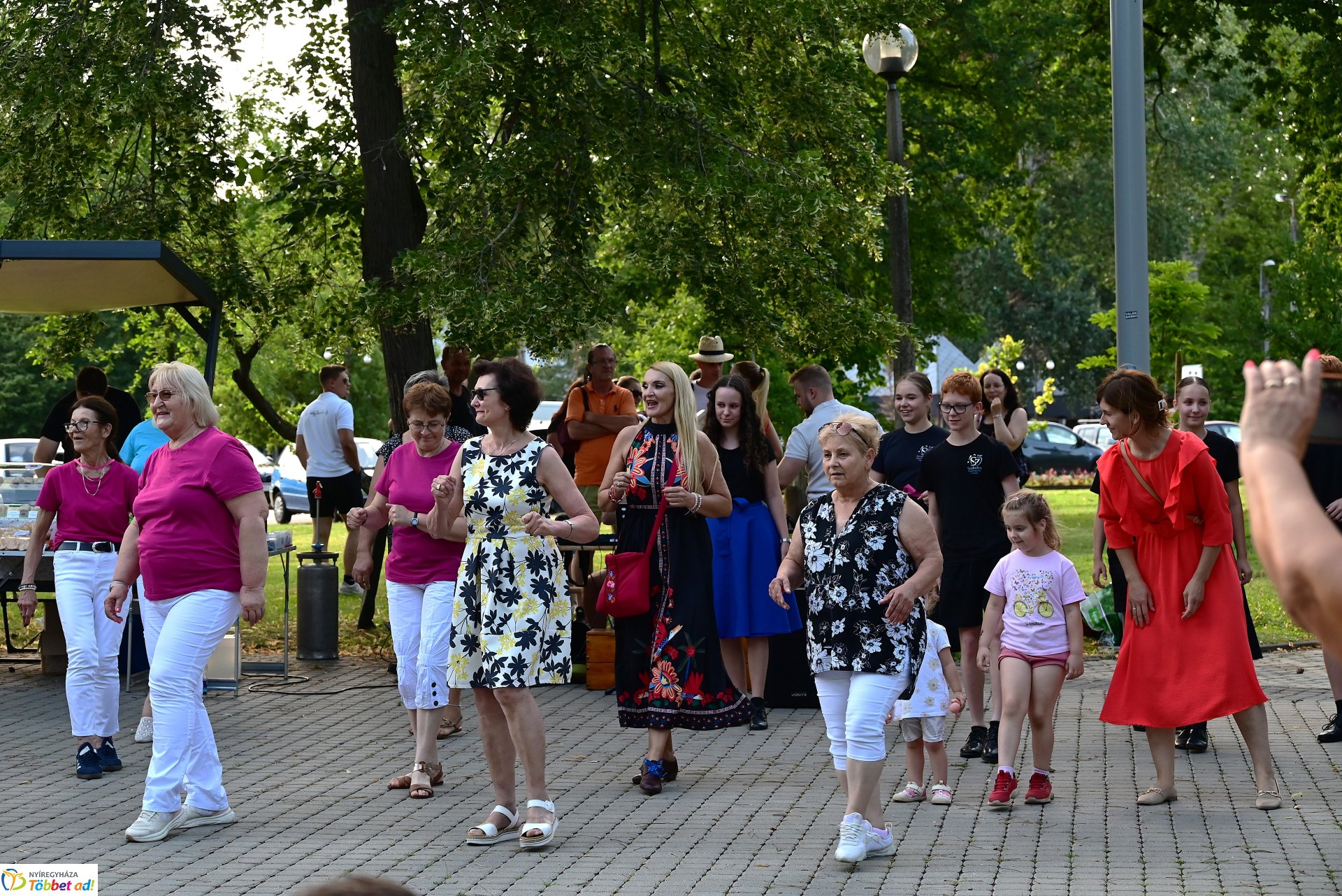 Sóstói Folk-és Táncesték a Sóstói Piacon