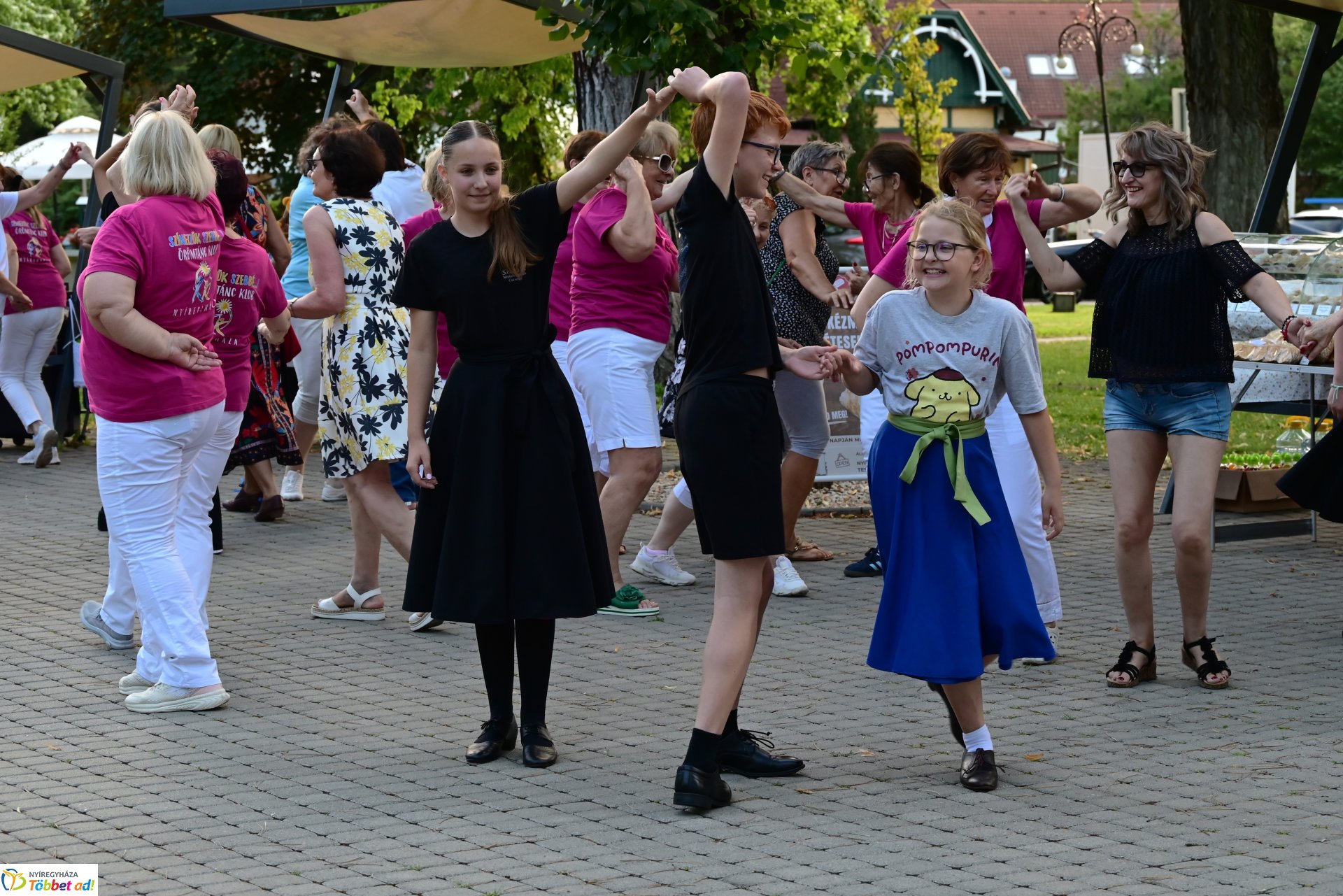 Sóstói Folk-és Táncesték a Sóstói Piacon