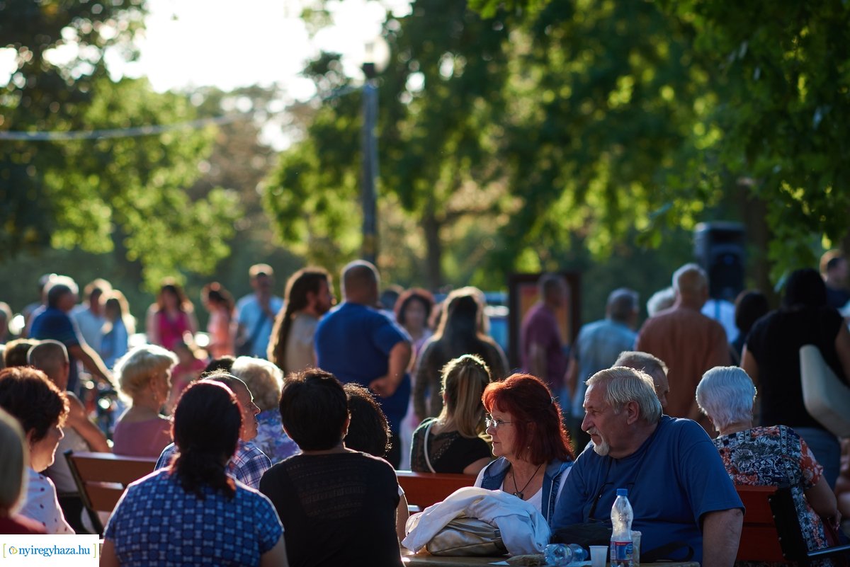 Sóstói Piac és Térzene 20200708