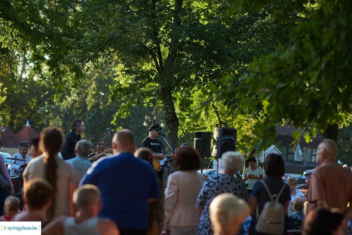 Sóstói Piac és Térzene 20200708