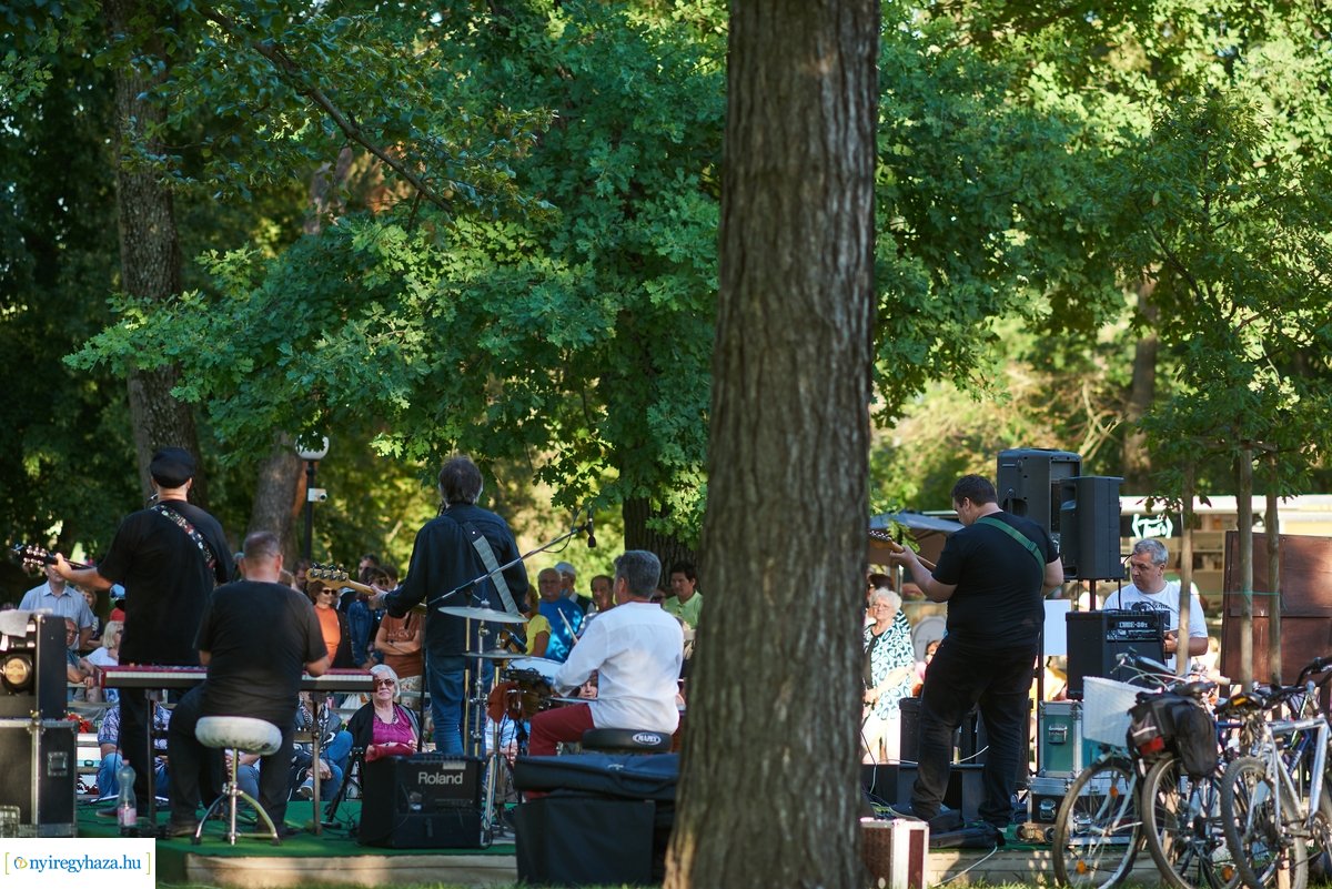 Sóstói Piac és Térzene 20200708