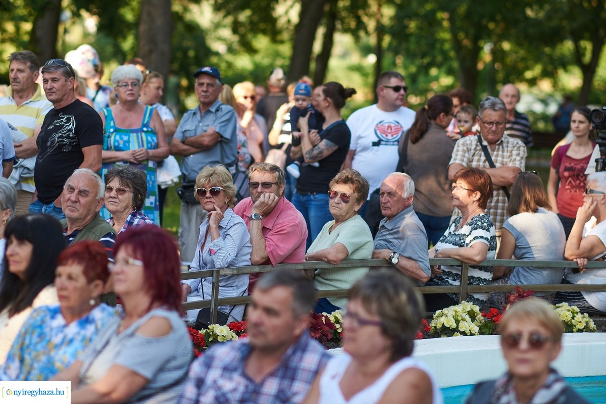 Sóstói Piac és Térzene 20200708